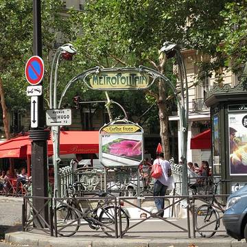 Édicule Guimard de la station Victor-Hugo - Paris 16ème