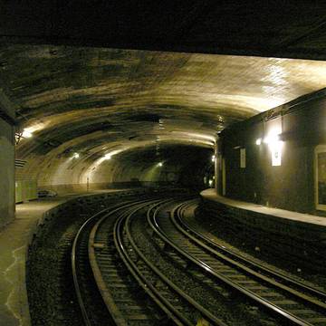 Édicule Guimard de la station Victor-Hugo - Paris 16ème