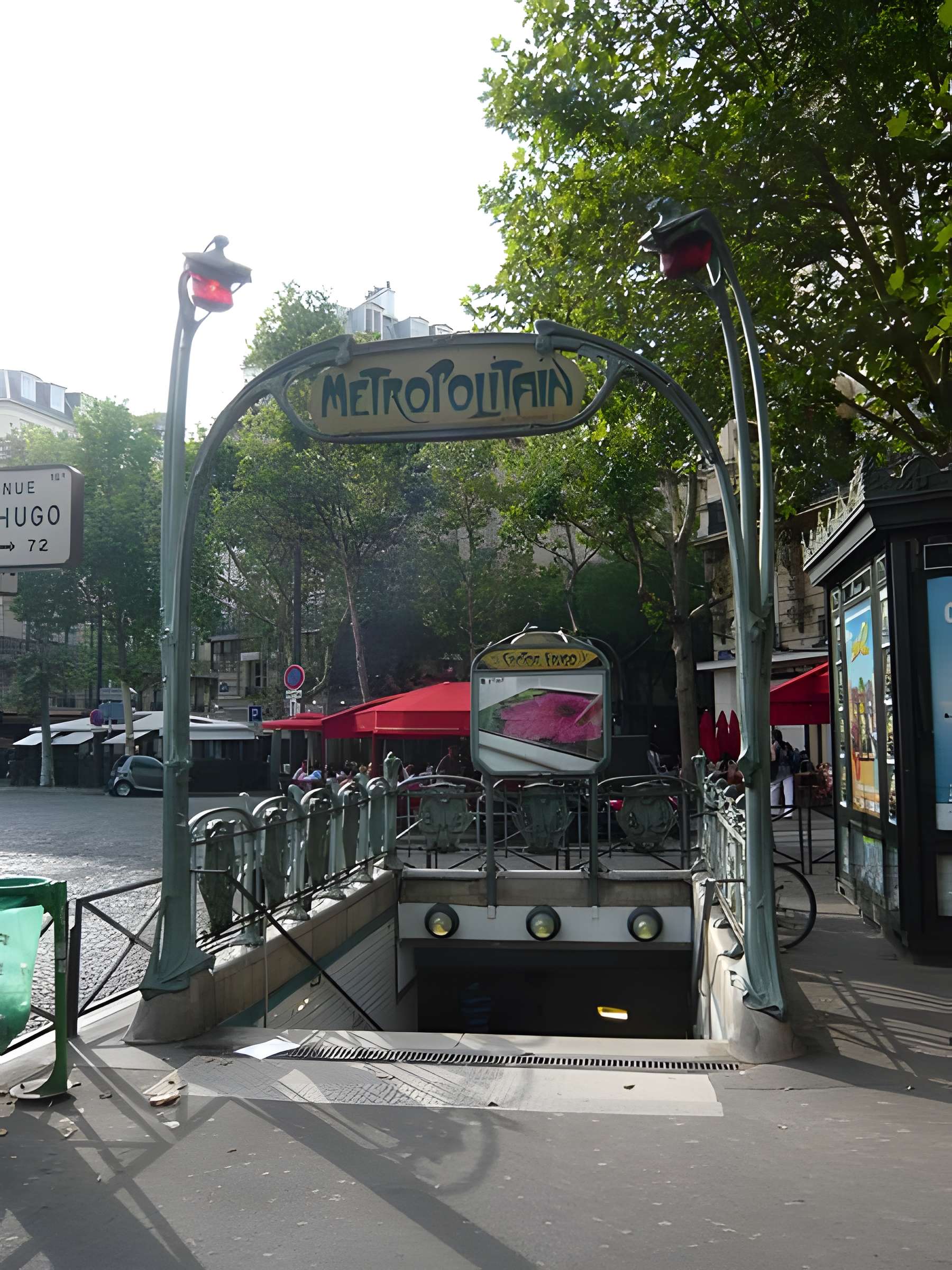 Édicule Guimard de la station Victor-Hugo - Paris 16ème 