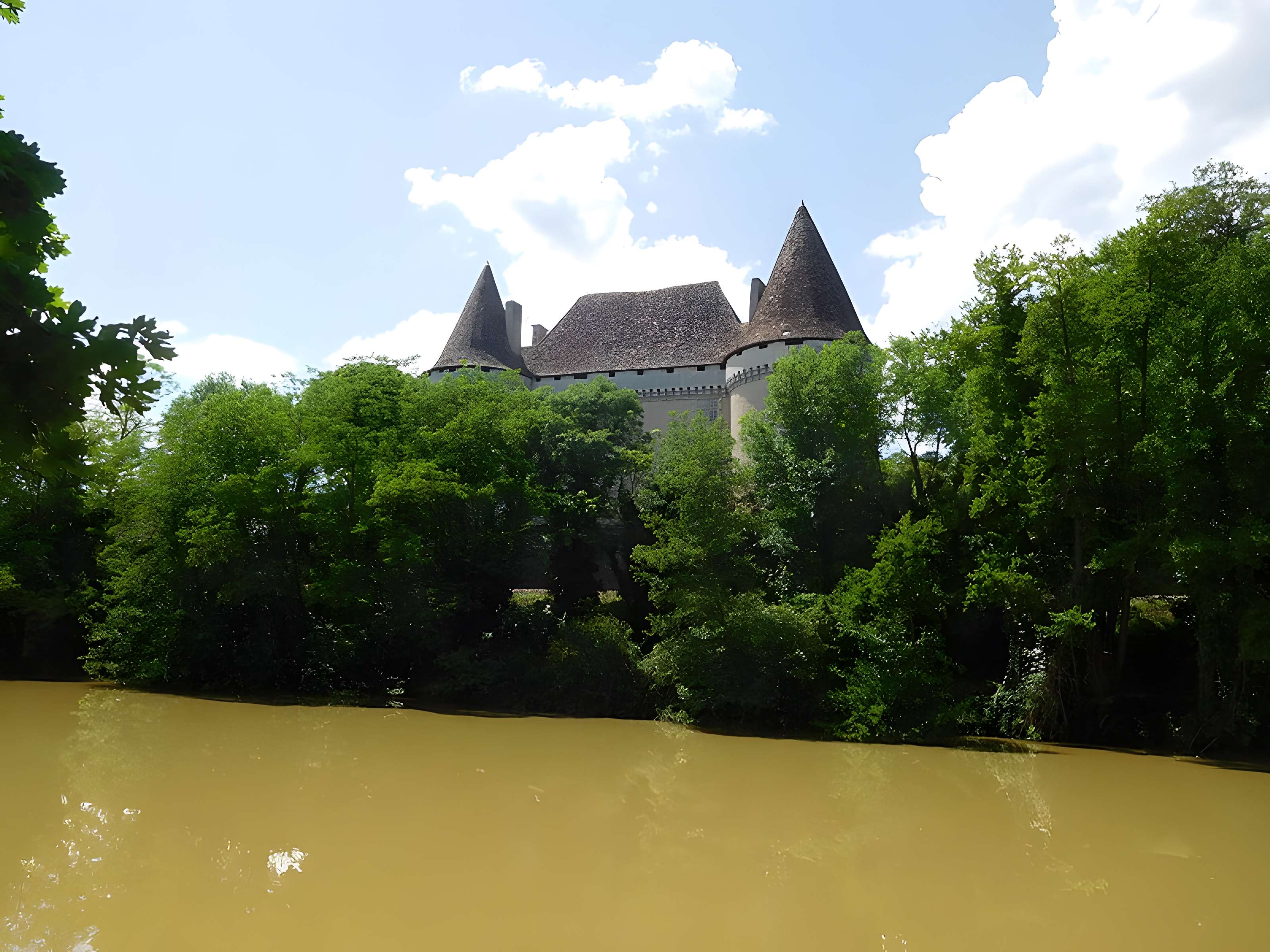 Château de Mauriac à Douzillac