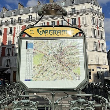 Édicule Guimard de la station Monceau - Paris 17ème