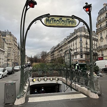 Édicule Guimard de la station Monceau - Paris 17ème