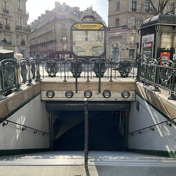 Édicule Guimard de la station Monceau - Paris 17ème