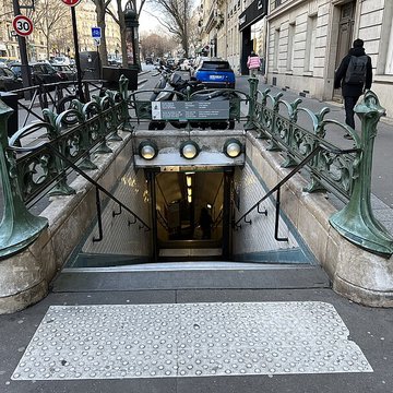 Édicule Guimard de la station Monceau - Paris 17ème