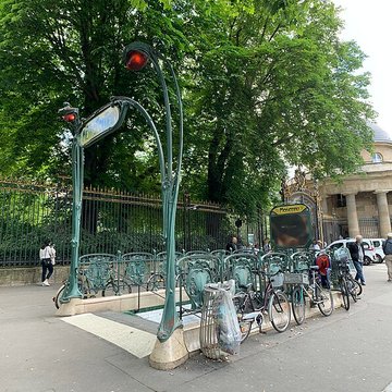 Édicule Guimard de la station Monceau - Paris 17ème