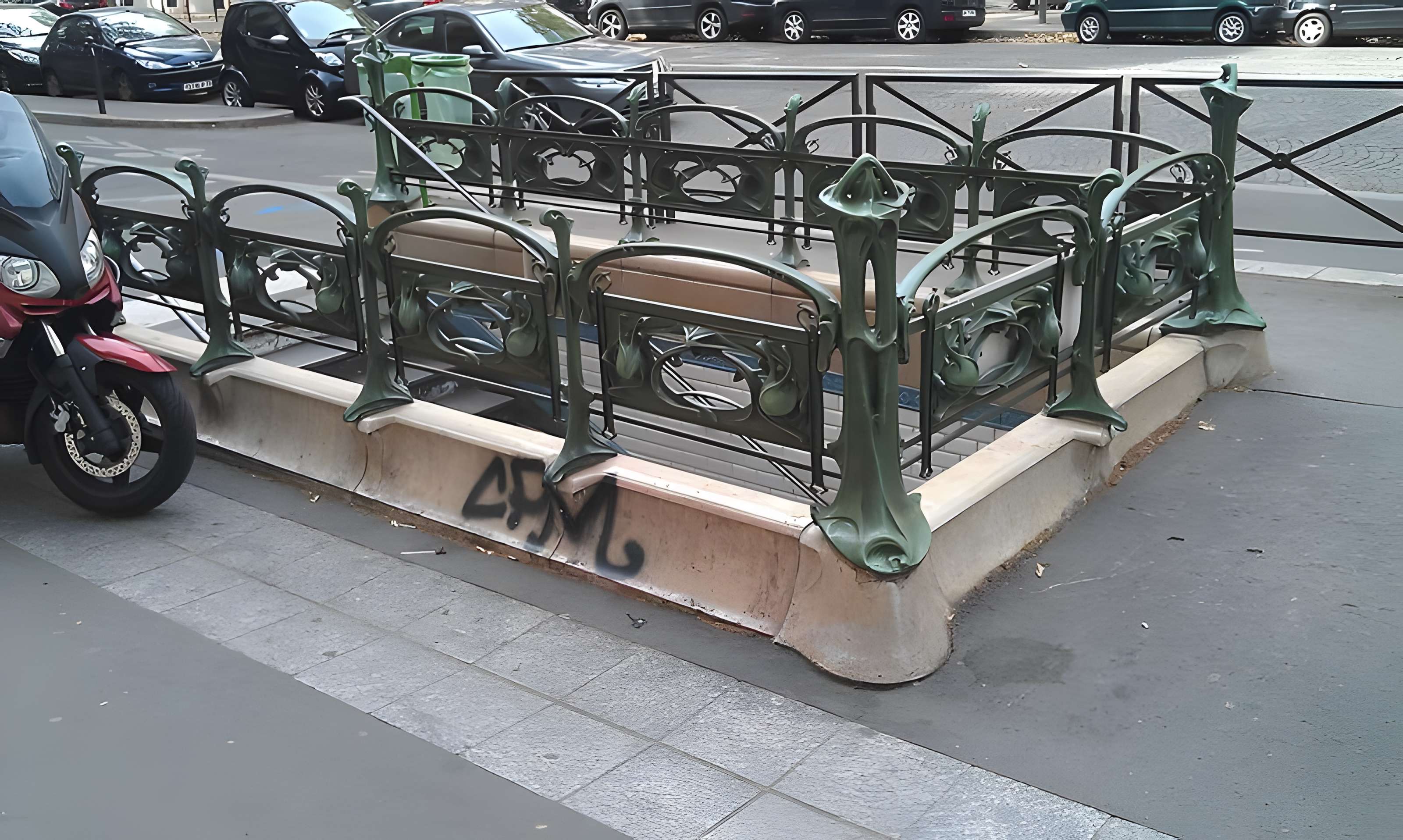 Édicule Guimard de la station Monceau - Paris 17ème