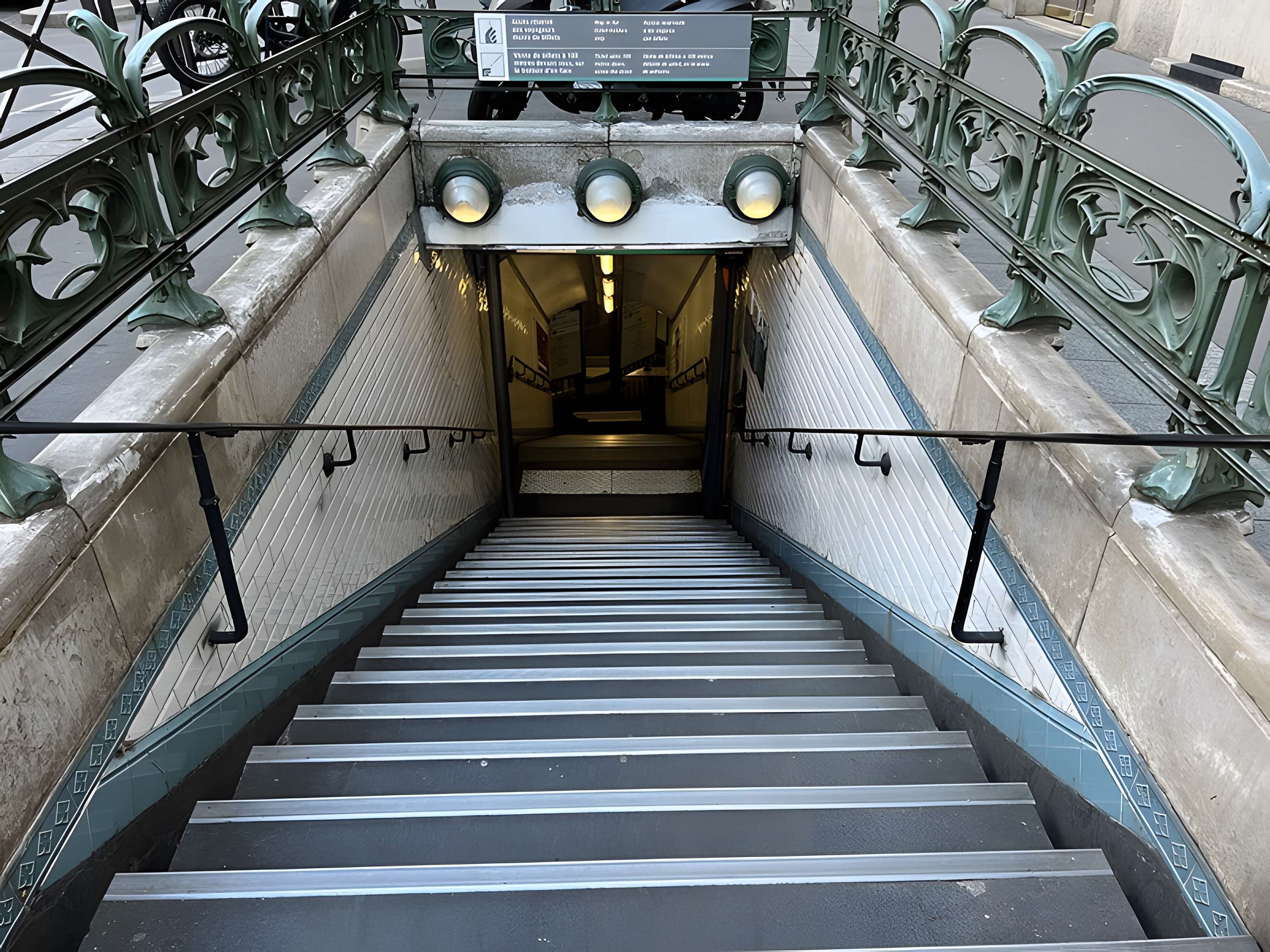 Édicule Guimard de la station Monceau - Paris 17ème