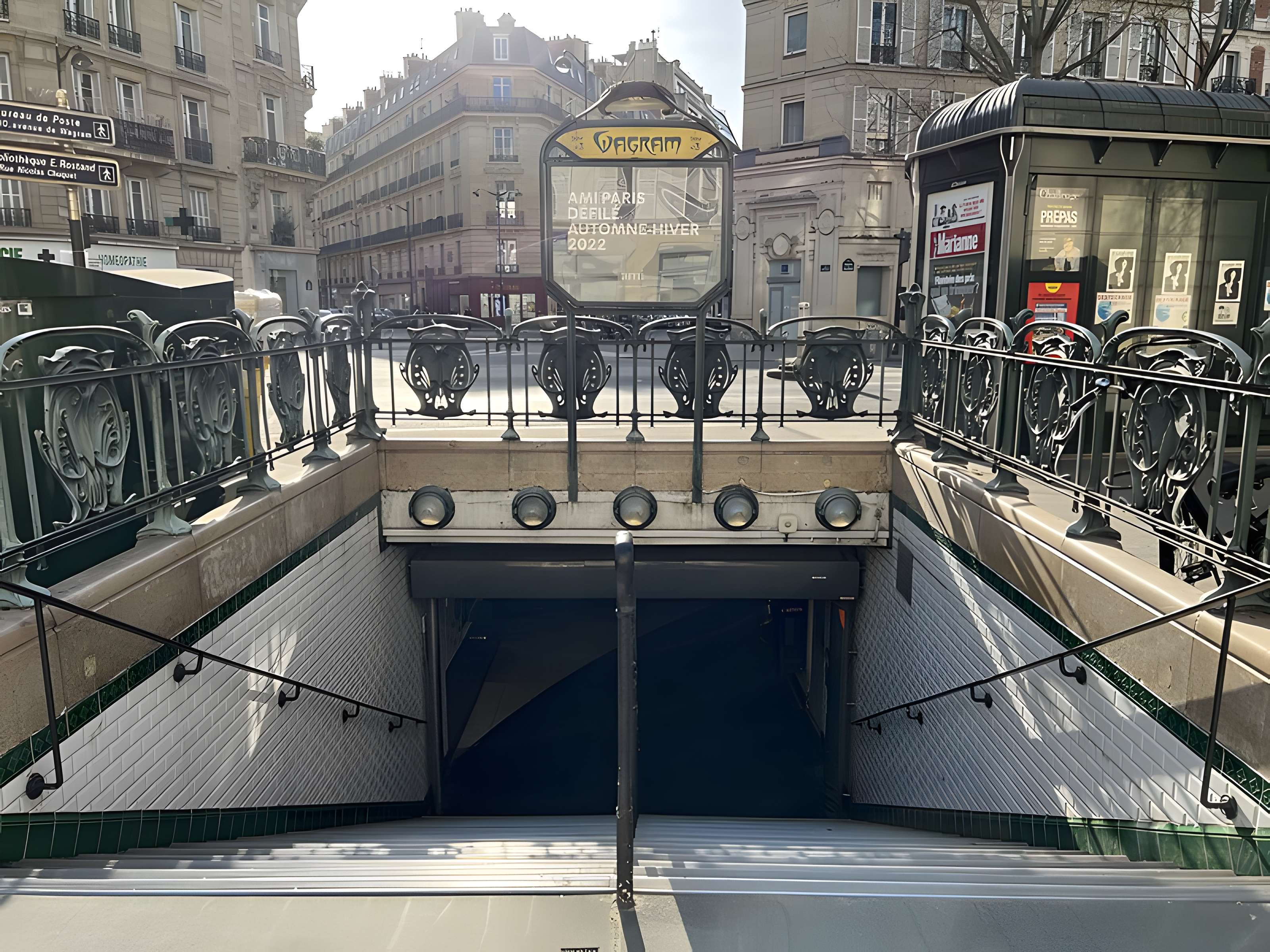Édicule Guimard de la station Monceau - Paris 17ème