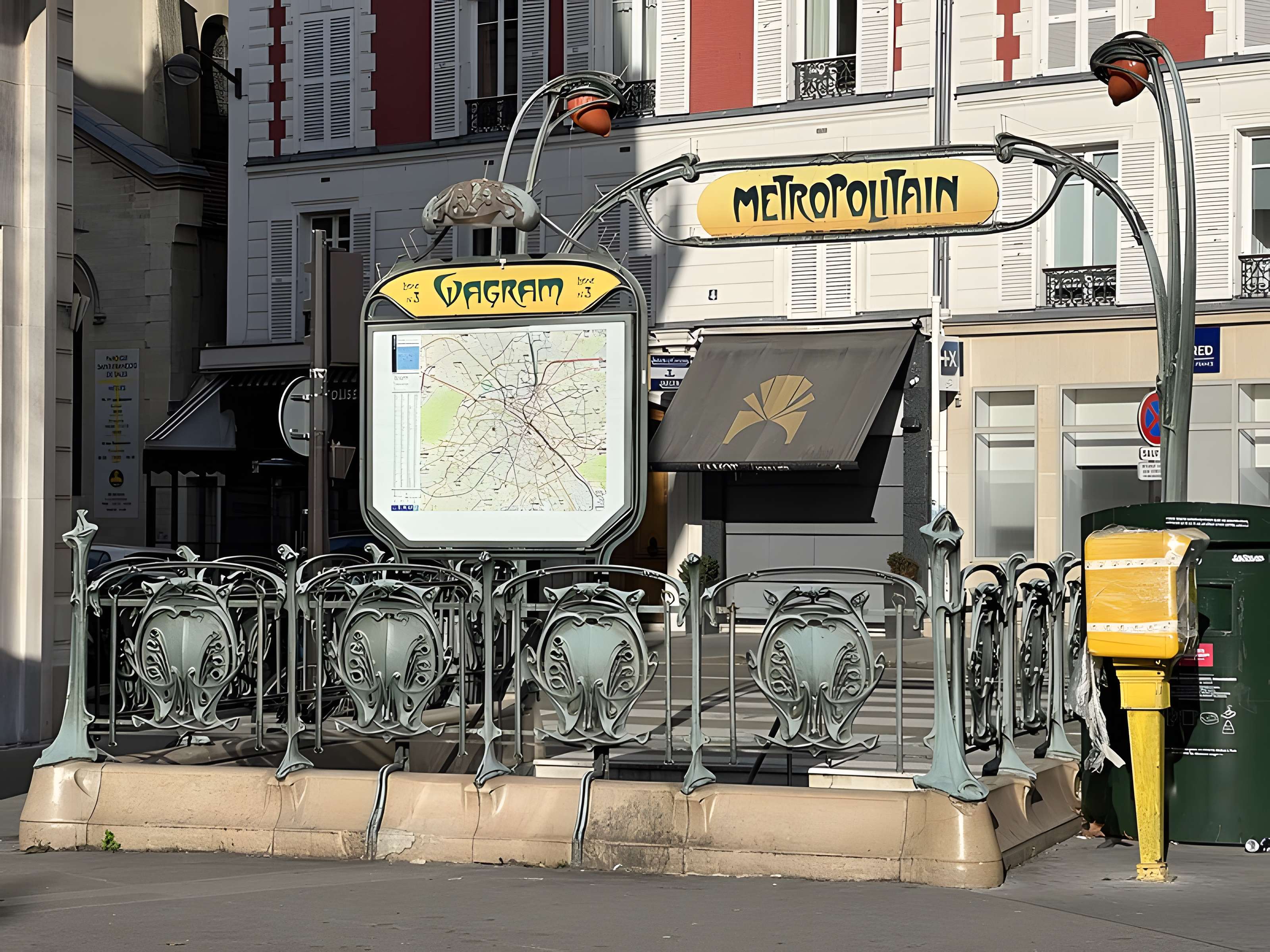 Édicule Guimard de la station Monceau - Paris 17ème