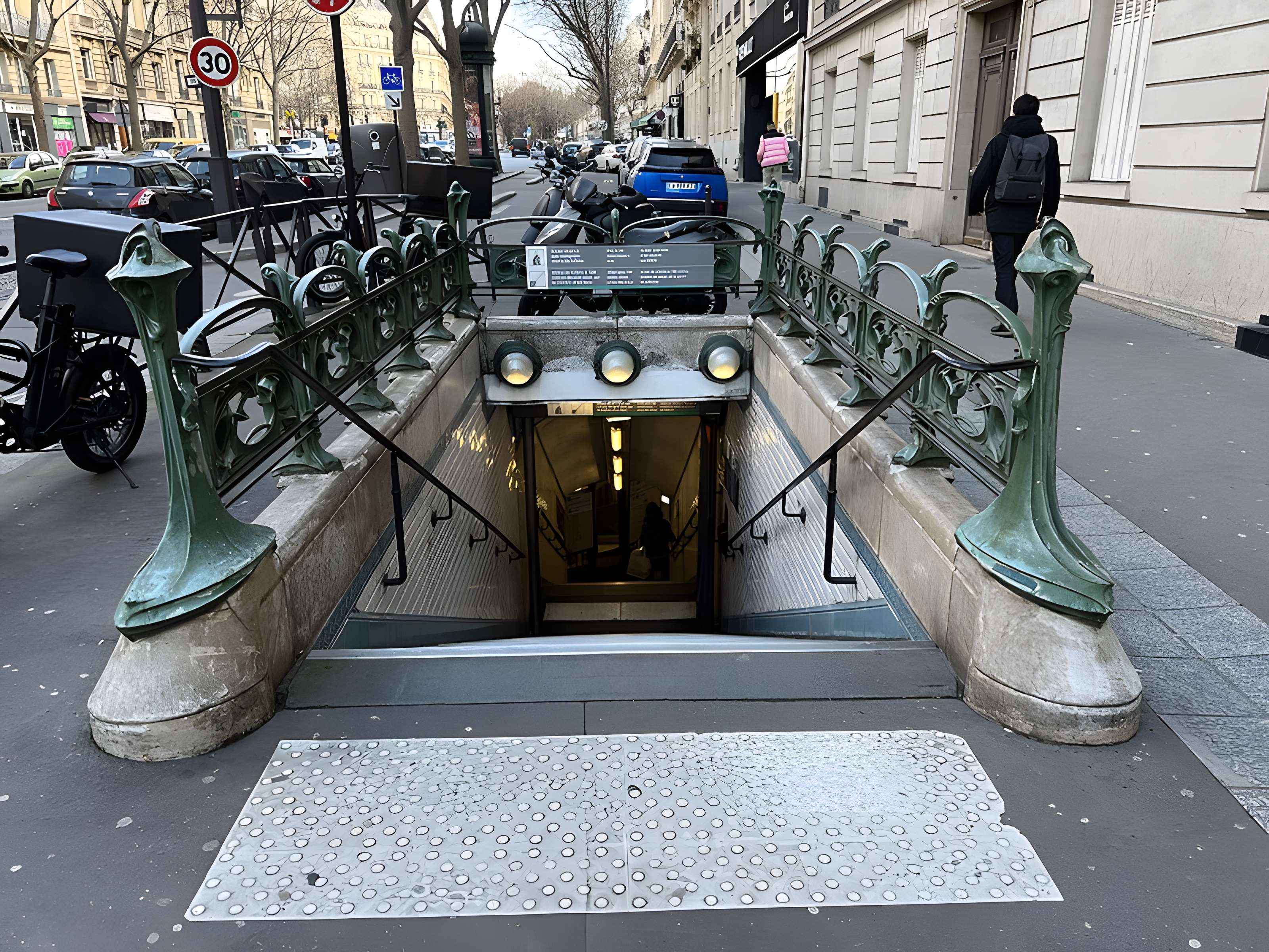 Édicule Guimard de la station Monceau - Paris 17ème