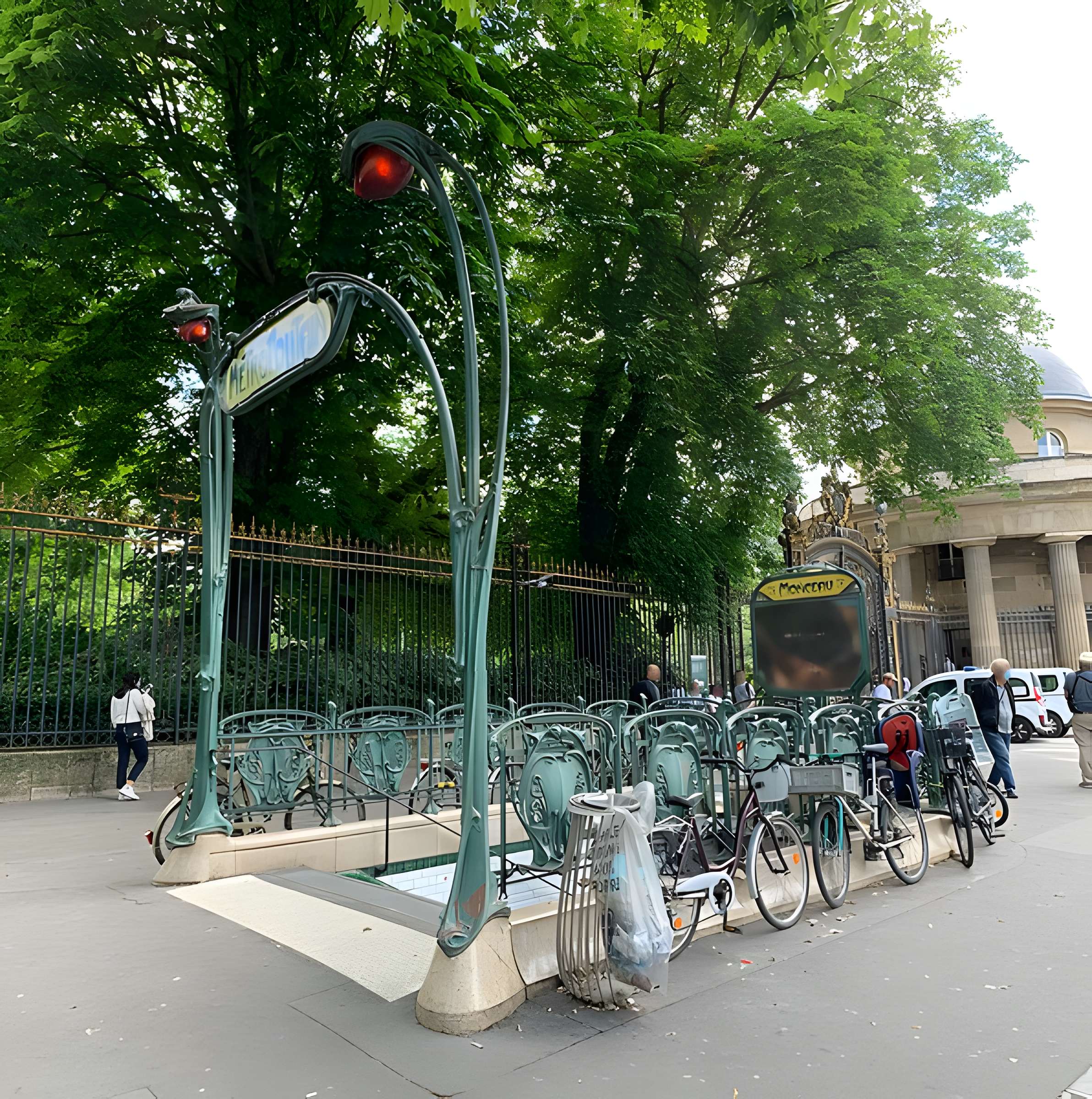 Édicule Guimard de la station Monceau - Paris 17ème