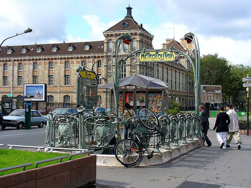 Édicule Guimard de la station Rome - Paris 17ème