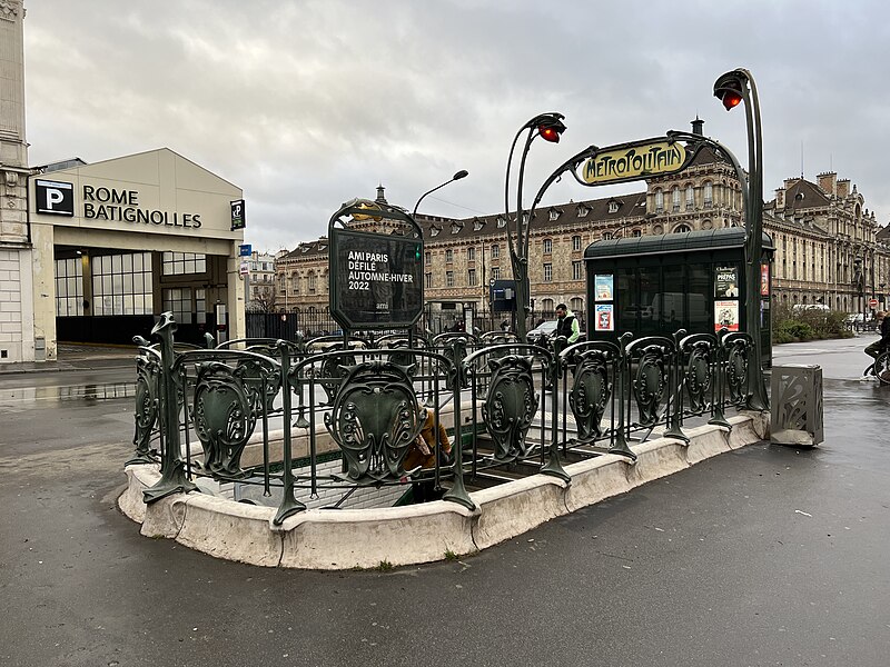 Édicule Guimard de la station Rome - Paris 17ème