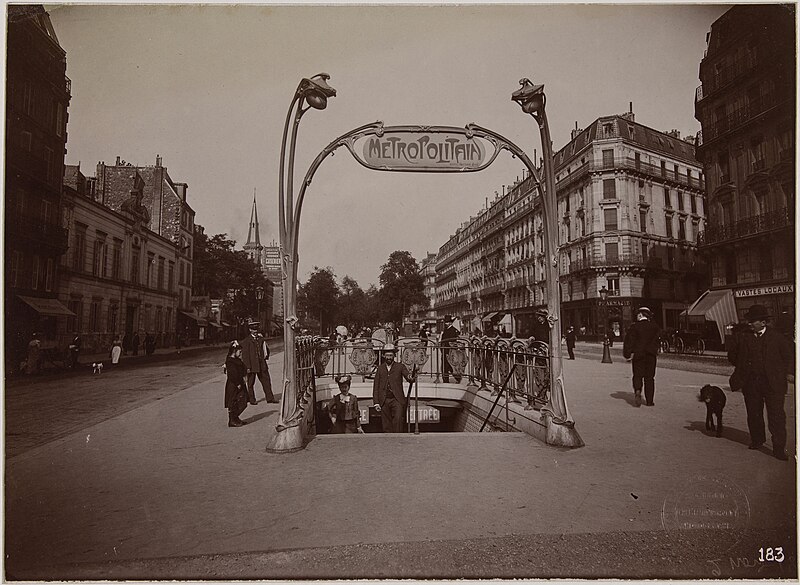 Édicule Guimard de la station Rome - Paris 17ème