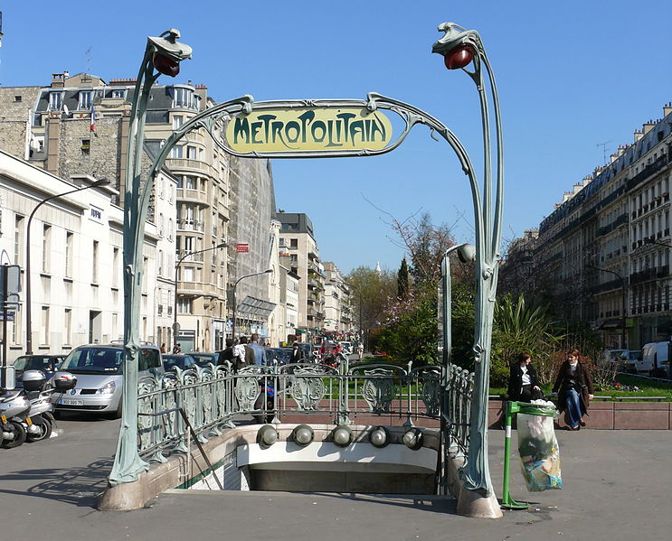 Édicule Guimard de la station Rome - Paris 17ème