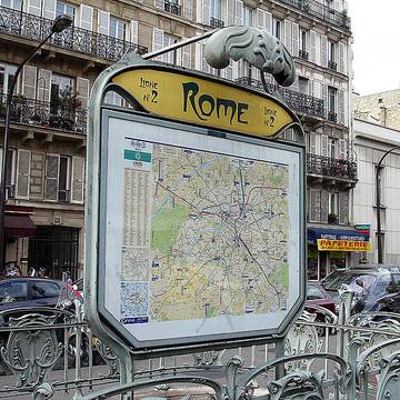 Édicule Guimard de la station Rome - Paris 17ème