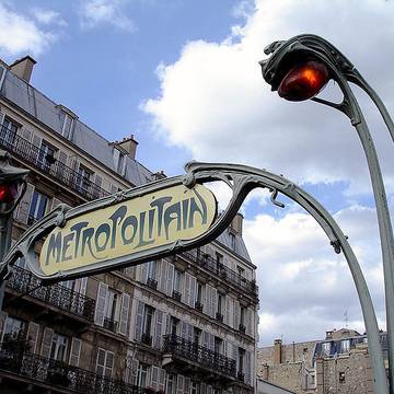 Édicule Guimard de la station Rome - Paris 17ème