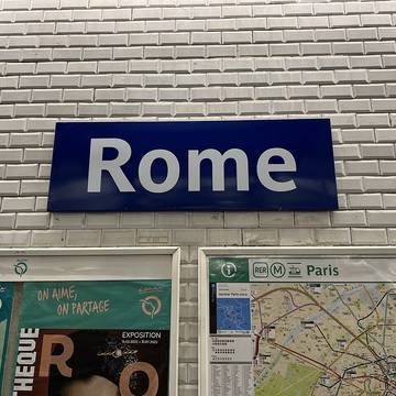 Édicule Guimard de la station Rome - Paris 17ème