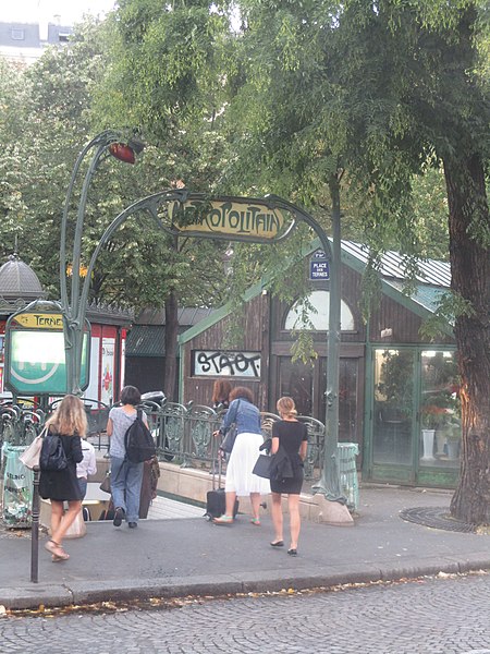 Édicule Guimard de la station Ternes - Paris 17ème