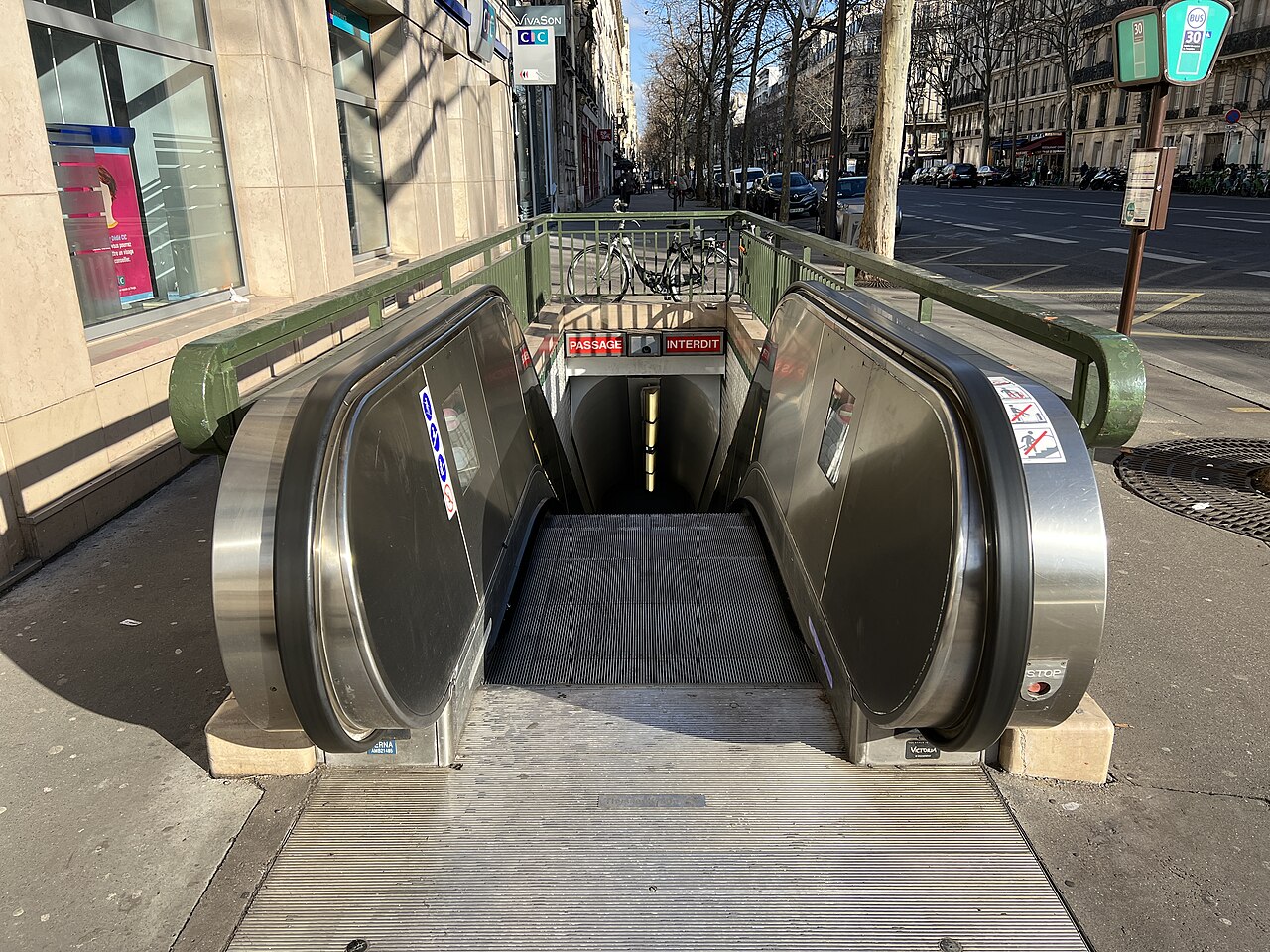 Édicule Guimard de la station Ternes - Paris 17ème
