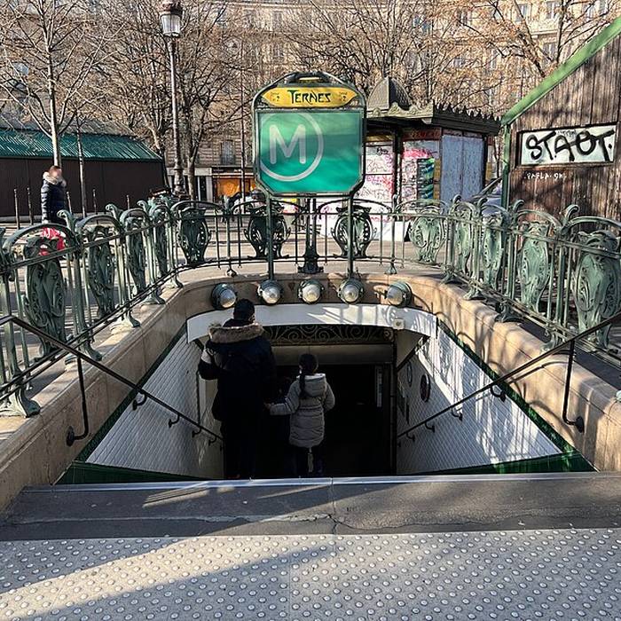 Photo de Édicule Guimard de la station Ternes - Paris 17ème