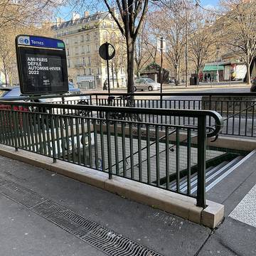 Édicule Guimard de la station Ternes - Paris 17ème