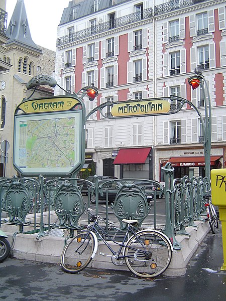 Édicule Guimard de la station Wagram - Paris 17ème