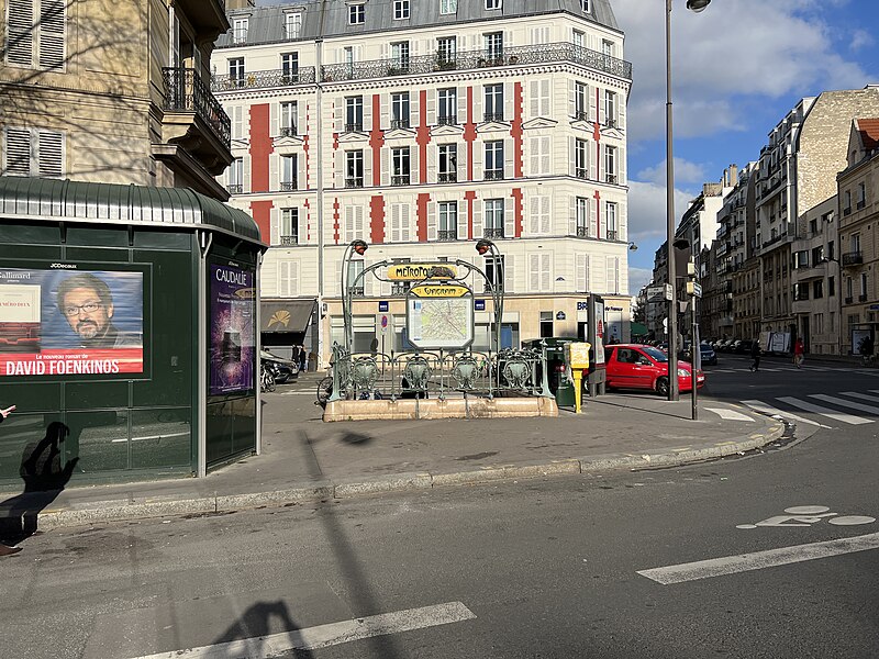 Édicule Guimard de la station Wagram - Paris 17ème