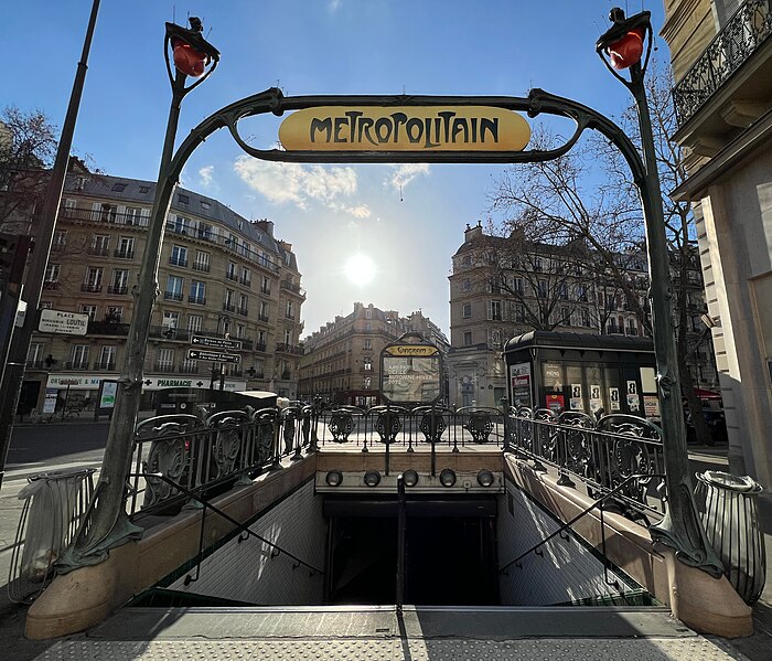 Édicule Guimard de la station Wagram - Paris 17ème