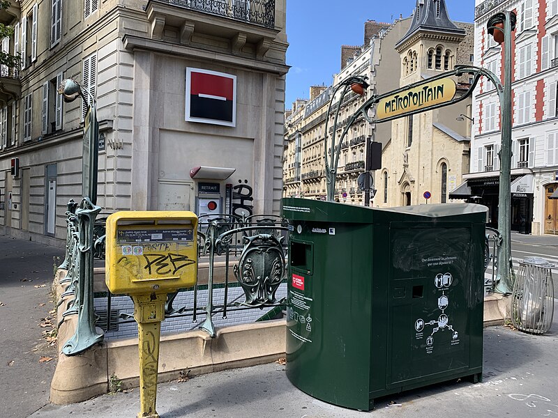 Édicule Guimard de la station Wagram - Paris 17ème