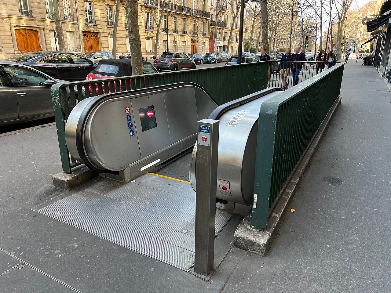 Édicule Guimard de la station Wagram - Paris 17ème