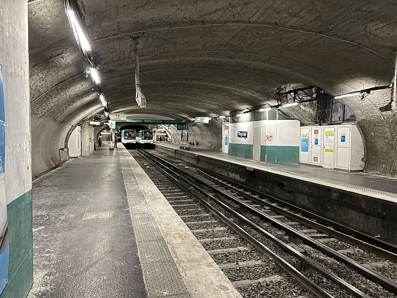 Édicule Guimard de la station Wagram - Paris 17ème