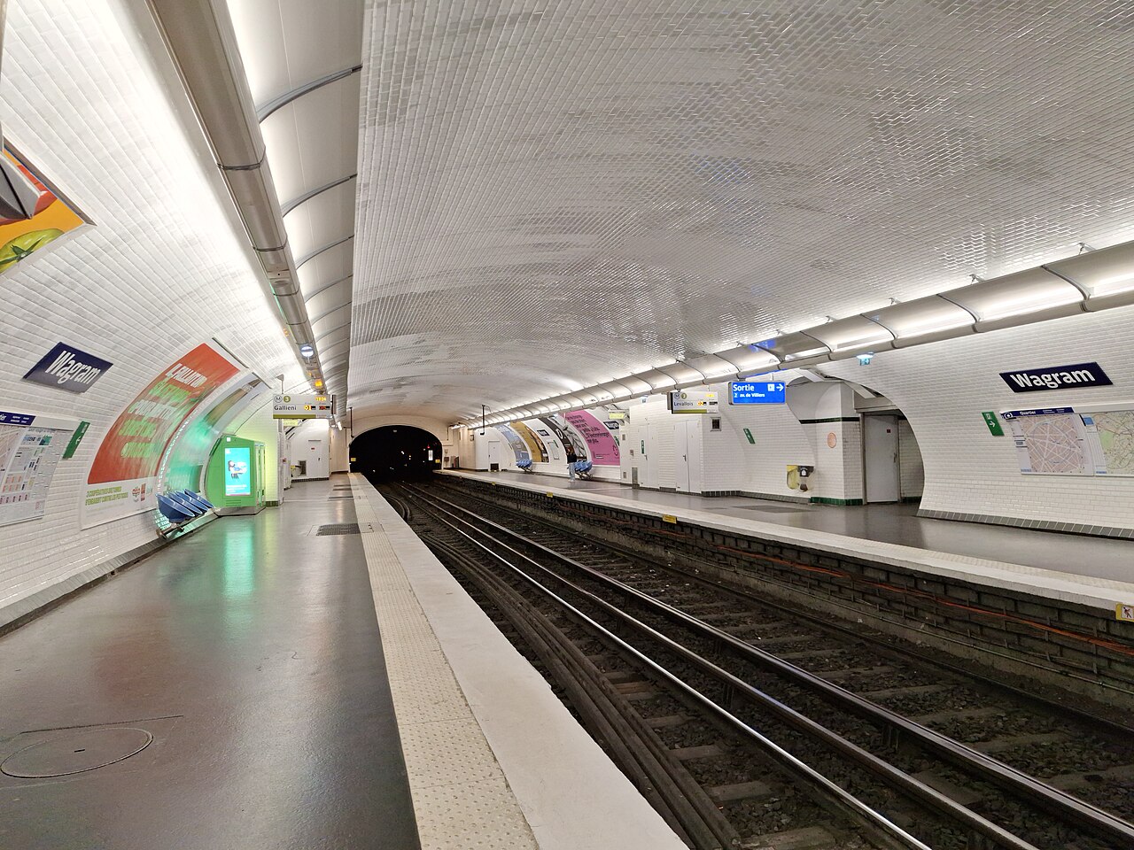 Édicule Guimard de la station Wagram - Paris 17ème