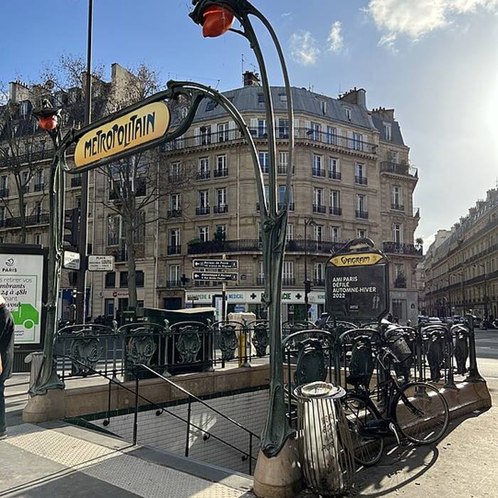 Photo de Édicule Guimard de la station Wagram - Paris 17ème
