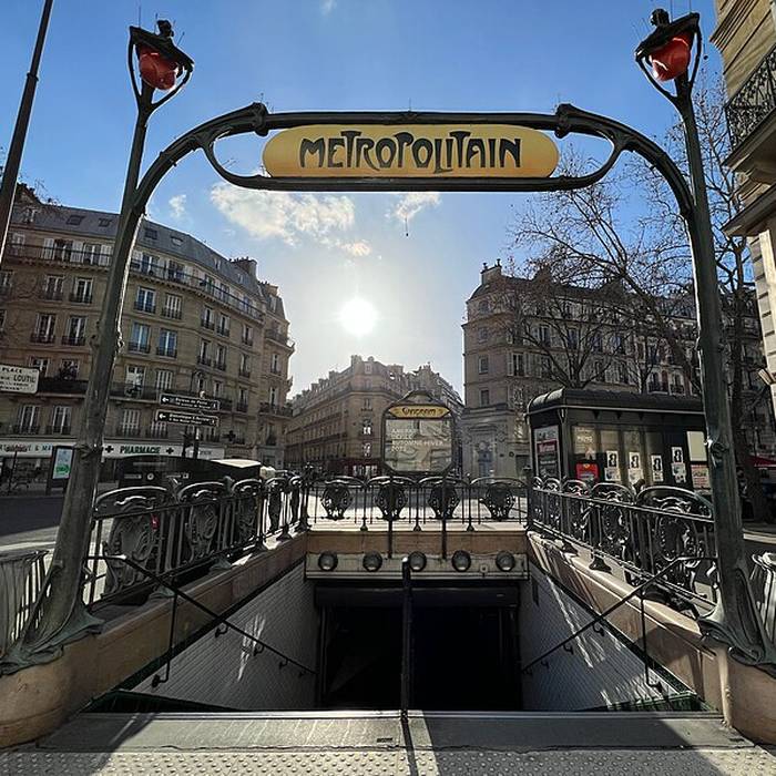 Photo de Édicule Guimard de la station Wagram - Paris 17ème