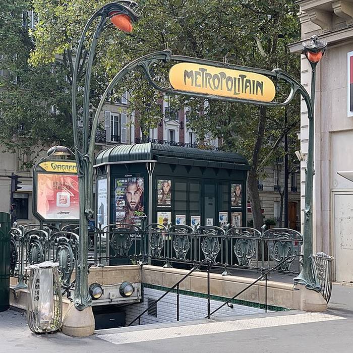 Photo de Édicule Guimard de la station Wagram - Paris 17ème