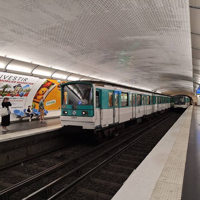 Photo de Édicule Guimard de la station Wagram - Paris 17ème