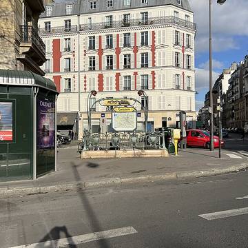 Édicule Guimard de la station Wagram - Paris 17ème