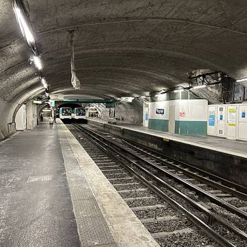 Édicule Guimard de la station Wagram - Paris 17ème