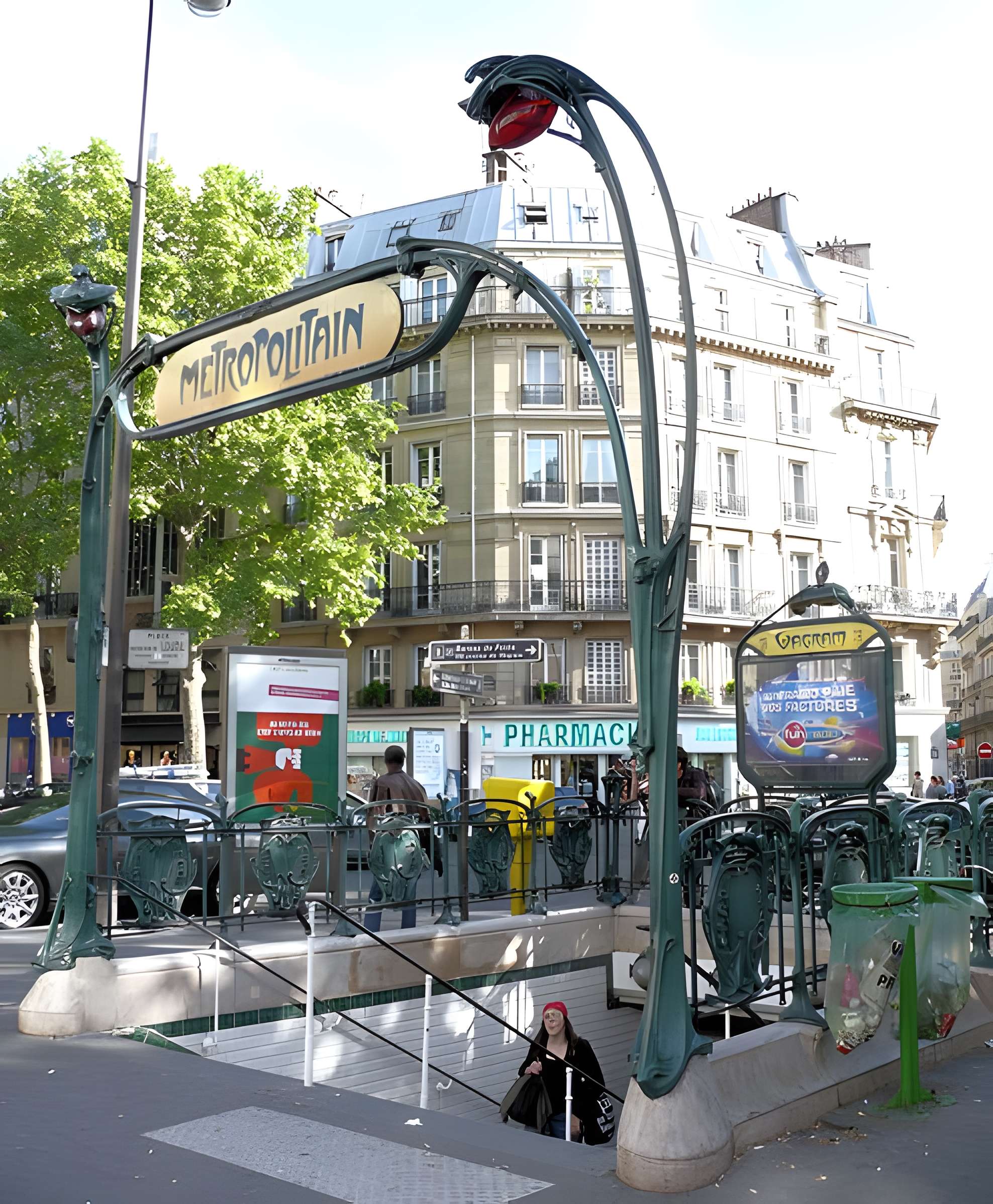 Édicule Guimard de la station Wagram - Paris 17ème 