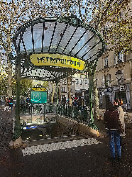 Édicule Guimard de la station Abbesses - Paris 18ème