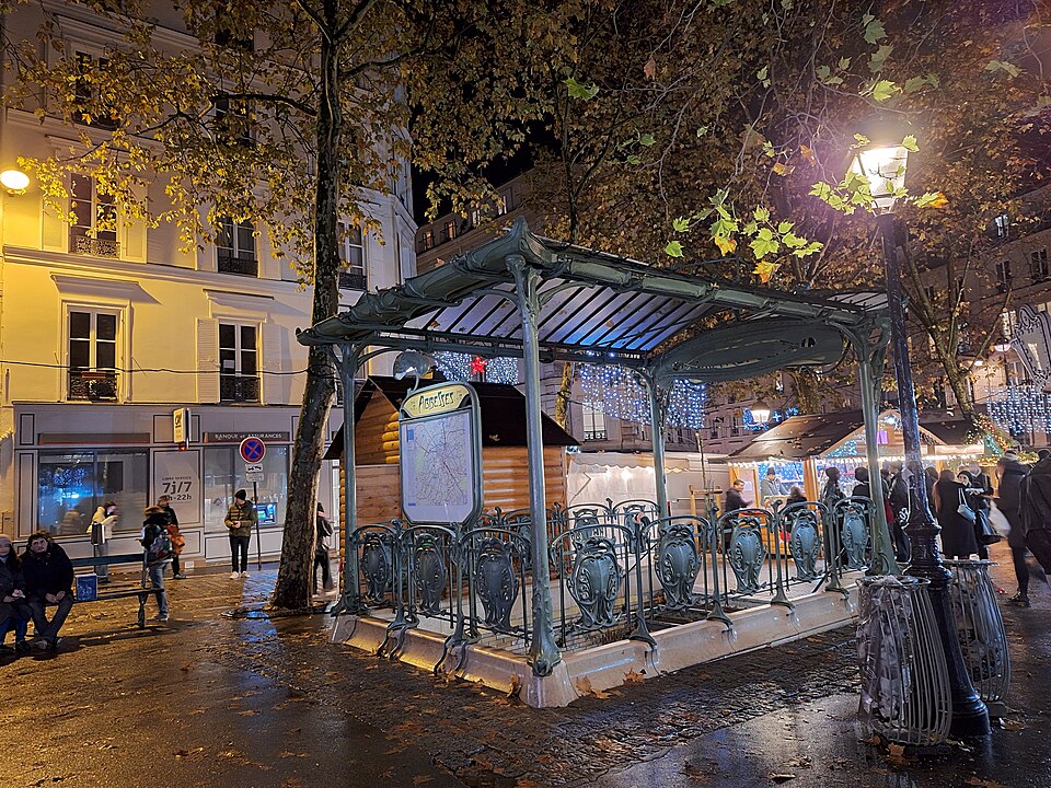 Édicule Guimard de la station Abbesses - Paris 18ème