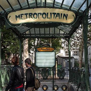 Édicule Guimard de la station Abbesses - Paris 18ème