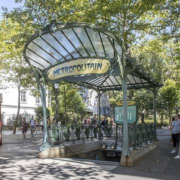Édicule Guimard de la station Abbesses - Paris 18ème