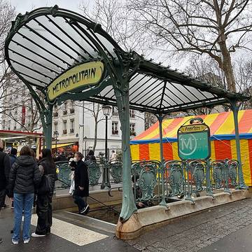 Édicule Guimard de la station Abbesses - Paris 18ème