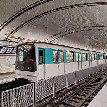 Édicule Guimard de la station Abbesses - Paris 18ème