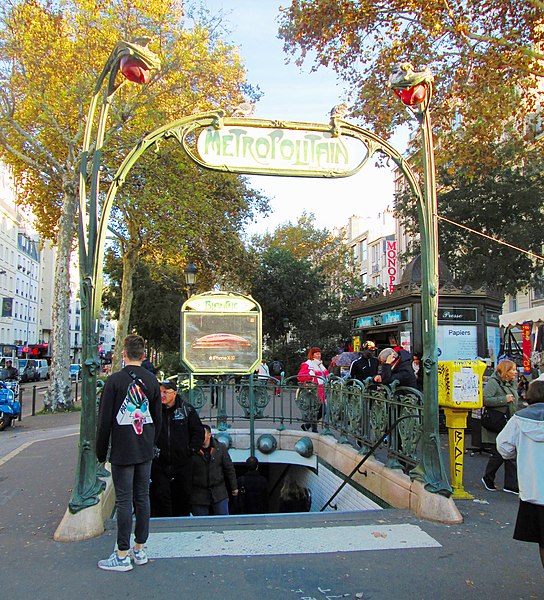 Édicule Guimard de la station Anvers - Paris 18ème