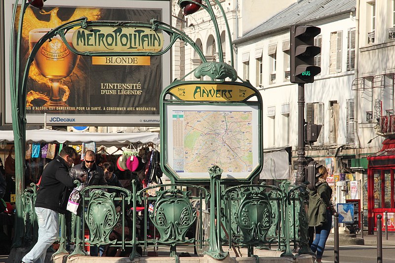 Édicule Guimard de la station Anvers - Paris 18ème