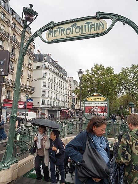 Édicule Guimard de la station Anvers - Paris 18ème