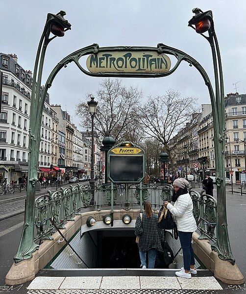 Édicule Guimard de la station Anvers - Paris 18ème